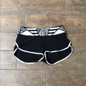 Lululemon black and white speed up shorts size 4